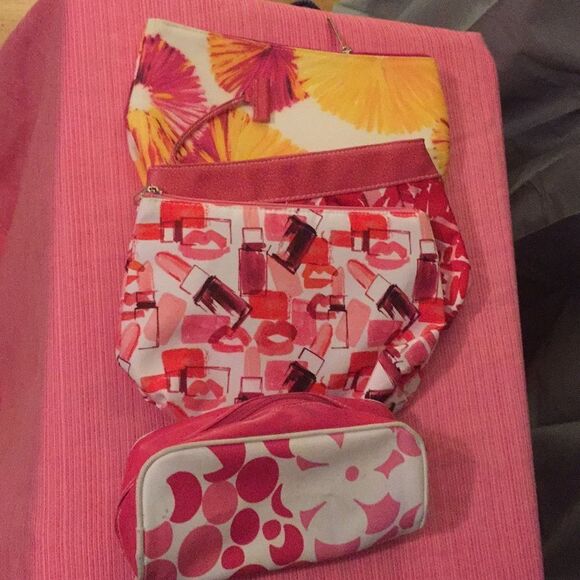 Clinique Handbags - 4 Clinique mini bags pinks‎